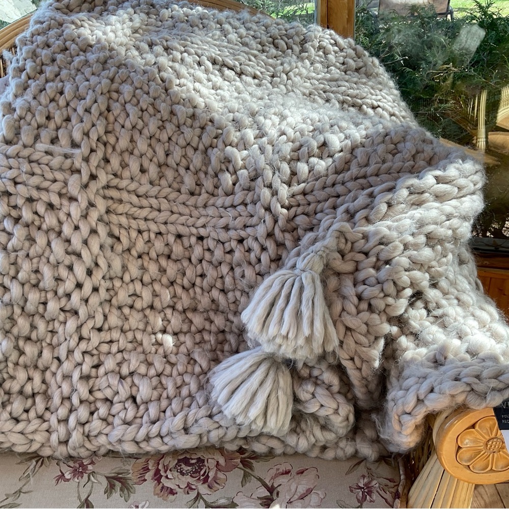 Simons Gray Chunky Knit Blanket with Tassels